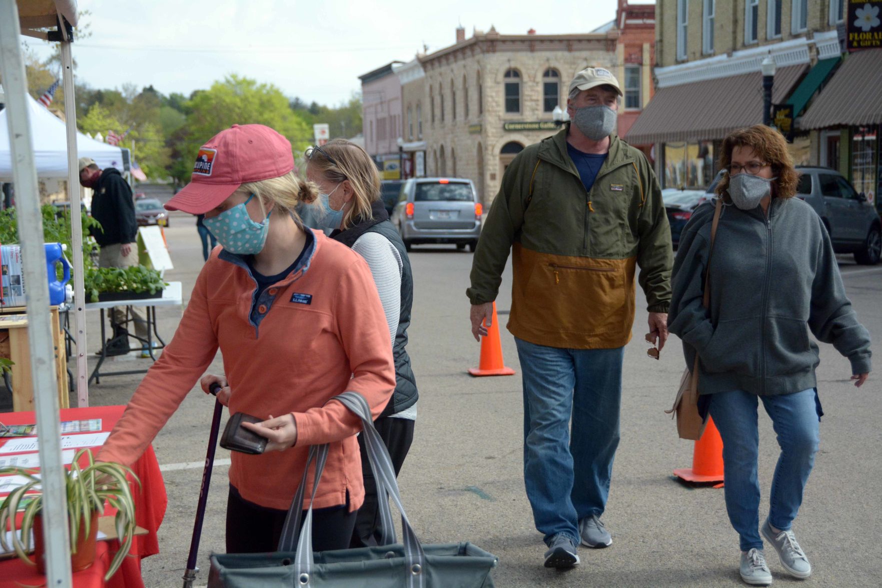 Baraboo Farmer's Market adjusts for safety during COVID-19 pandemic